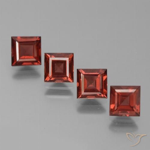 3.28ctw Naturel Rouge moyen Grenat pyrope, Carré, VS