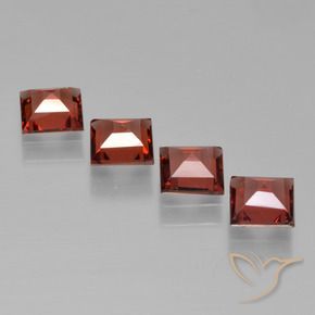 Shop natural 2.45ct Rouge moyen Grenat pyrope gems, Carré, from Mozambique at GemSelect. In stock, global shipping!