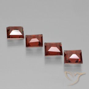 Shop natural 2.65ct Rouge moyen Grenat pyrope gems, Carré, from Mozambique at GemSelect. In stock, global shipping!