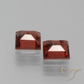 Shop natural 1.47ct Rouge moyen Grenat pyrope gems, Carré, from Mozambique at GemSelect. In stock, global shipping!