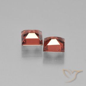 Shop natural 1.61ct Rouge moyen Grenat pyrope gems, Carré, from Mozambique at GemSelect. In stock, global shipping!