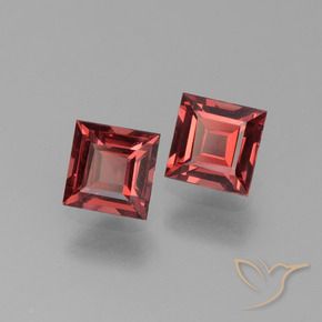Shop natural 1.43ct Rouge foncé Grenat pyrope gems, Carré, from Mozambique at GemSelect. In stock, global shipping!