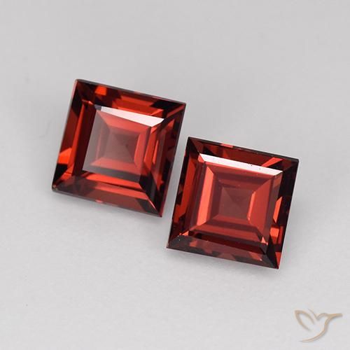 Shop natural 1.65ct Rouge foncé Grenat pyrope gems, Carré, from Mozambique at GemSelect. In stock, global shipping!
