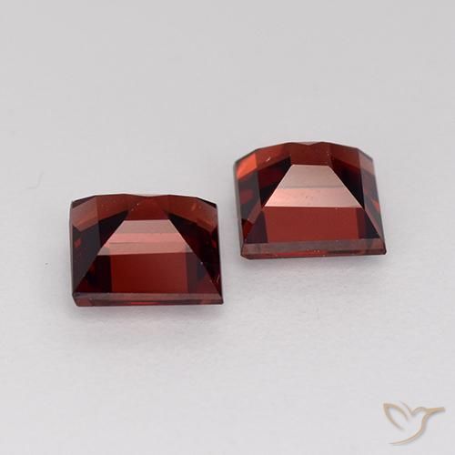 Shop natural 1.65ct Rouge foncé Grenat pyrope gems, Carré, from Mozambique at GemSelect. In stock, global shipping!