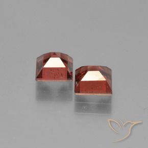 Shop natural 1.78ct Rouge moyen Grenat pyrope gems, Carré, from Mozambique at GemSelect. In stock, global shipping!