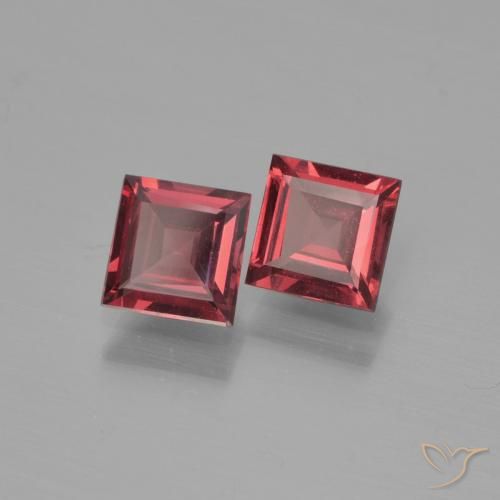 Shop natural 1.38ct Rouge foncé Grenat pyrope gems, Carré, from Mozambique at GemSelect. In stock, global shipping!