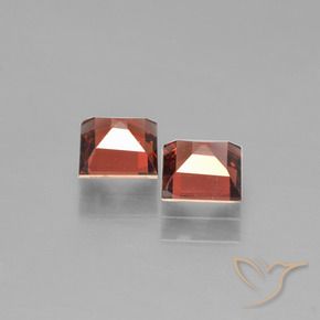 Shop natural 1.64ct Rouge moyen Grenat pyrope gems, Carré, from Mozambique at GemSelect. In stock, global shipping!