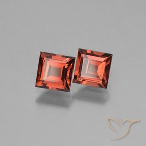 Shop natural 1.59ct Rouge écarlate Grenat pyrope gems, Carré, from Mozambique at GemSelect. In stock, global shipping!
