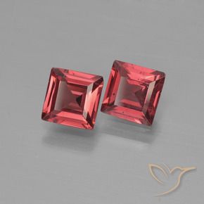Shop natural 1.35ct Rouge foncé Grenat pyrope gems, Carré, from Mozambique at GemSelect. In stock, global shipping!