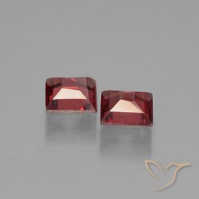 Shop natural 1.35ct Rouge foncé Grenat pyrope gems, Carré, from Mozambique at GemSelect. In stock, global shipping!