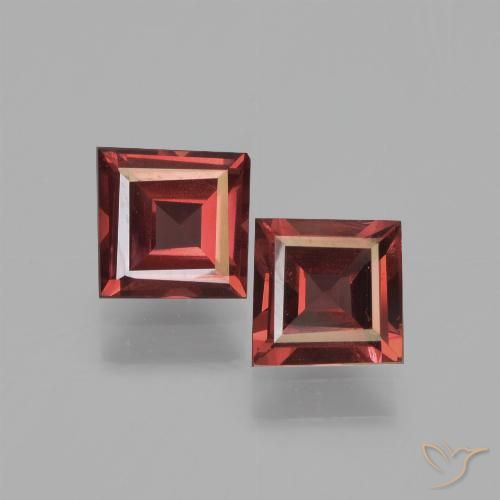 1.31ctw Naturel Rouge foncé Grenat pyrope, Carré, VVS-VS