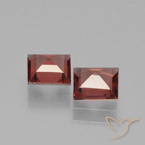 Shop natural 1.31ct Rouge moyen Grenat pyrope gems, Carré, from Mozambique at GemSelect. In stock, global shipping!