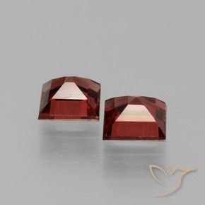 Shop natural 1.37ct Rouge foncé Grenat pyrope gems, Carré, from Mozambique at GemSelect. In stock, global shipping!