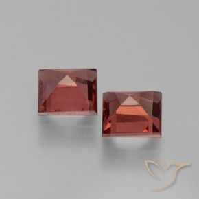 Shop natural 1.36ct Rouge écarlate profond Grenat pyrope gems, Carré, from Mozambique at GemSelect. In stock, global shipping!