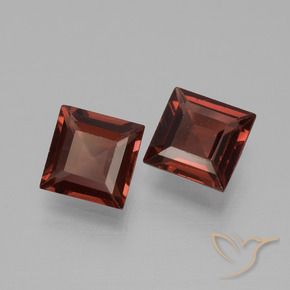 Shop natural 1.29ct Rouge écarlate profond Grenat pyrope gems, Carré, from Mozambique at GemSelect. In stock, global shipping!