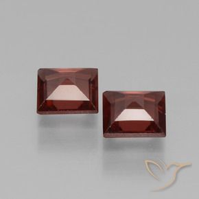 Shop natural 1.29ct Rouge écarlate profond Grenat pyrope gems, Carré, from Mozambique at GemSelect. In stock, global shipping!