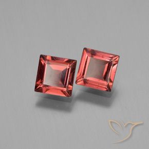 Shop natural 1.47ct Rouge écarlate Grenat pyrope gems, Carré, from Mozambique at GemSelect. In stock, global shipping!