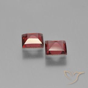 Shop natural 1.36ct Rouge foncé Grenat pyrope gems, Carré, from Mozambique at GemSelect. In stock, global shipping!