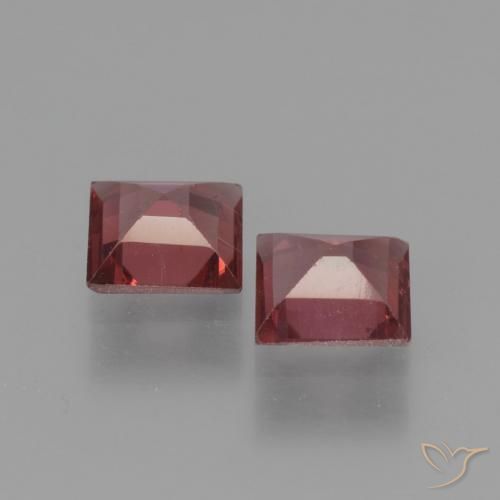 Shop natural 1.37ct Rouge foncé Grenat pyrope gems, Carré, from Mozambique at GemSelect. In stock, global shipping!