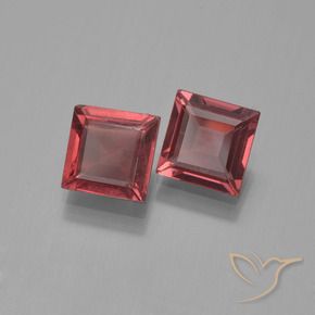Shop natural 1.45ct Vin rouge profond Grenat pyrope gems, Carré, from Mozambique at GemSelect. In stock, global shipping!
