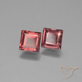 Shop natural 1.46ct Rouge foncé Grenat pyrope gems, Carré, from Mozambique at GemSelect. In stock, global shipping!