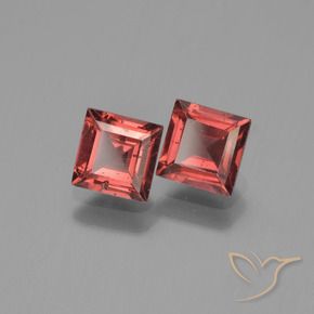 Shop natural 1.77ct Rouge foncé Grenat pyrope gems, Carré, from Mozambique at GemSelect. In stock, global shipping!