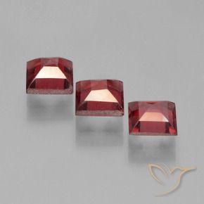 Shop natural 2.70ct Rouge moyen Grenat pyrope gems, Carré, from Mozambique at GemSelect. In stock, global shipping!