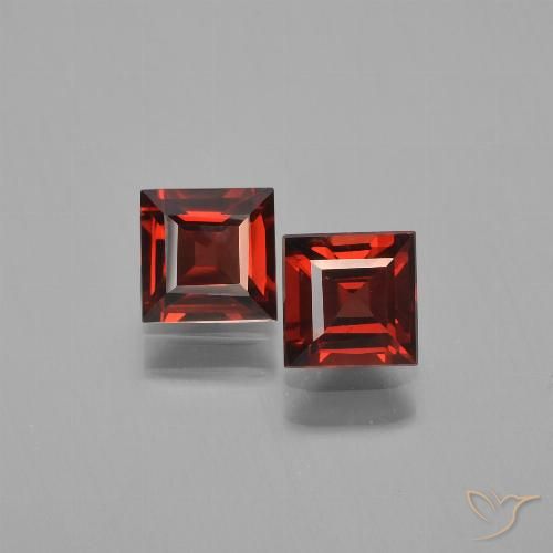 1.47ctw Naturel Rouge foncé Grenat pyrope, Carré, VVS-VS