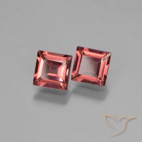 Shop natural 1.49ct Vin rouge profond Grenat pyrope gems, Carré, from Mozambique at GemSelect. In stock, global shipping!
