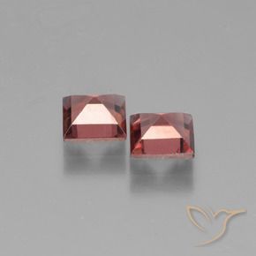 Shop natural 1.49ct Vin rouge profond Grenat pyrope gems, Carré, from Mozambique at GemSelect. In stock, global shipping!