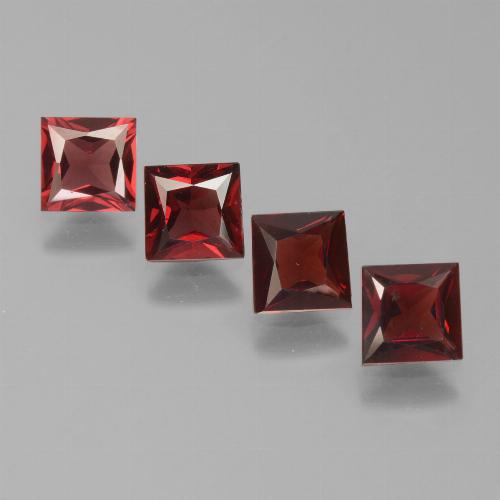 Achetez naturel 2.67ct Rouge Sangria Grenat pyrope gems, Carré, En provenance Mozambique chez GemSelect. En stock, livraison internationale!