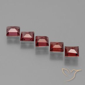 Shop natural 2.78ct Rouge sang Grenat pyrope gems, Carré, from Mozambique at GemSelect. In stock, global shipping!