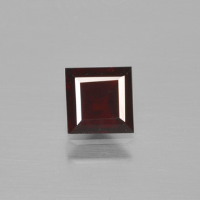 Grenat pyrope rouge naturelle carré, 0,64 ct, VS