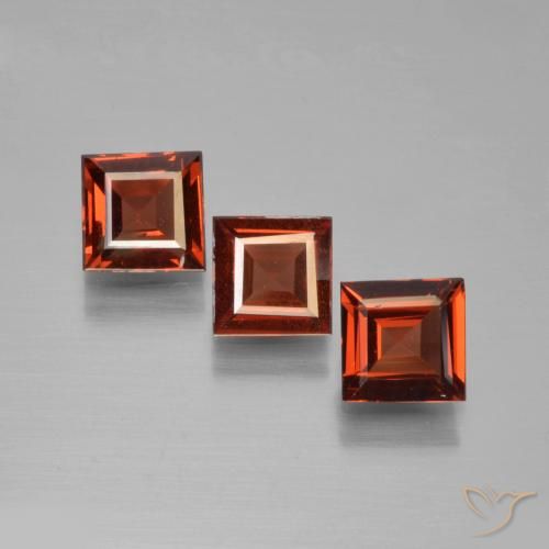Shop natural 1.82ct Rouge vif Grenat pyrope gems, Carré, from Mozambique at GemSelect. In stock, global shipping!