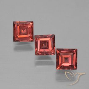 Shop natural 2.80ct Rouge moyen Grenat pyrope gems, Carré, from Mozambique at GemSelect. In stock, global shipping!