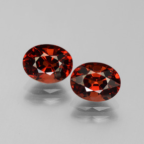 Grenat pyrope Rouge naturelle ovale, 1.76 ct, VVS