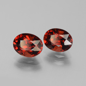 Grenat pyrope Rouge naturelle ovale, 1.76 ct, VVS