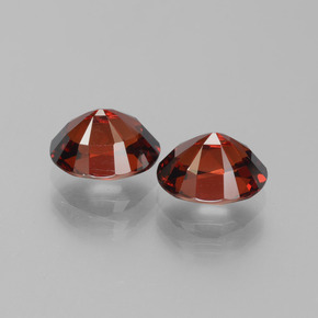 Grenat pyrope Rouge naturelle ovale, 1.76 ct, VVS