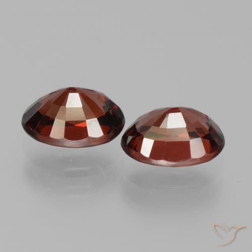 Shop natural 3.45ct Rouge foncé Grenat pyrope gems, ovale, from Mozambique at GemSelect. In stock, global shipping!