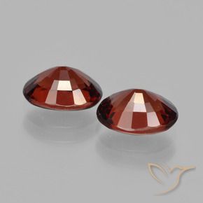 Shop natural 3.06ct Rouge foncé Grenat pyrope gems, ovale, from Mozambique at GemSelect. In stock, global shipping!