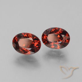 Shop natural 3.57ct Rouge foncé Grenat pyrope gems, ovale, from Mozambique at GemSelect. In stock, global shipping!