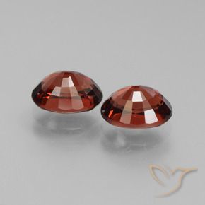 Shop natural 3.57ct Rouge foncé Grenat pyrope gems, ovale, from Mozambique at GemSelect. In stock, global shipping!