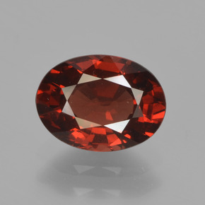 Grenat pyrope Rouge naturelle Coupe ovale, 1.66 ct, VVS-VS