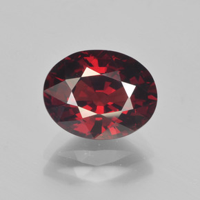 Grenat pyrope Rouge naturelle Coupe ovale, 3.63 ct, VVS-VS