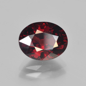Grenat pyrope Rouge naturelle Coupe ovale, 3.63 ct, VVS-VS
