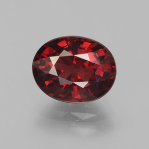 Grenat pyrope Rouge naturelle Coupe ovale, 3.75 ct, VVS-VS