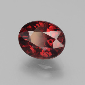 Grenat pyrope Rouge naturelle Coupe ovale, 3.75 ct, VVS-VS