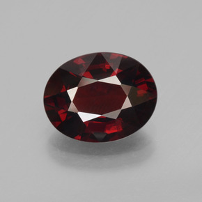 Grenat pyrope Rouge naturelle Coupe ovale, 3.30 ct, VVS-VS