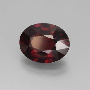 Grenat pyrope Rouge naturelle Coupe ovale, 3.30 ct, VVS-VS