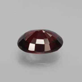 Grenat pyrope Rouge naturelle Coupe ovale, 3.30 ct, VVS-VS